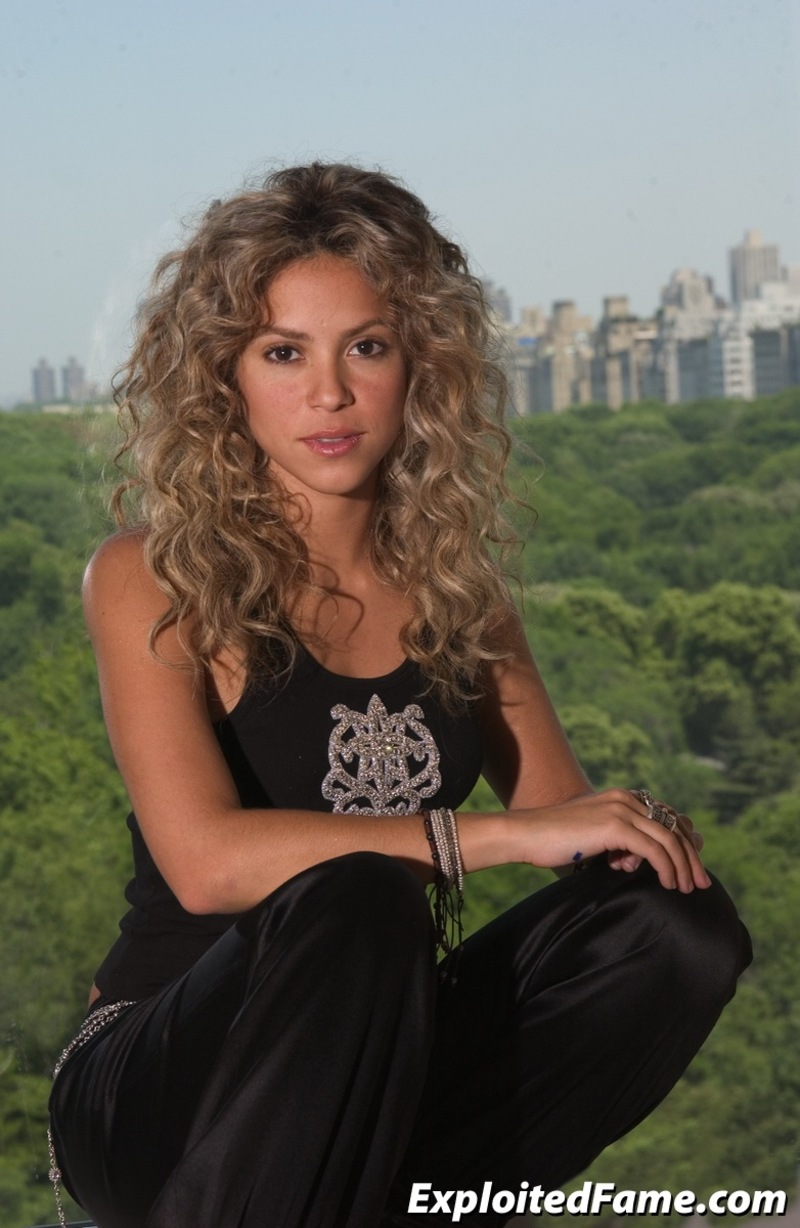 Shakira Exposing Herself 09 