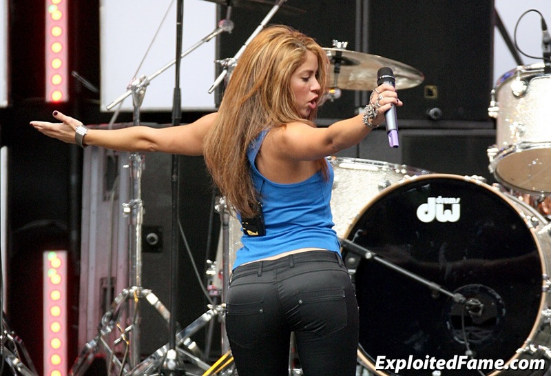 Shakira Exposing Herself 10 