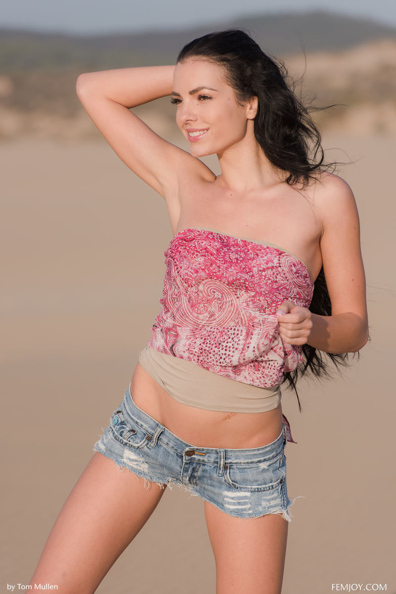 Sapphira Is A Desert Flower 01 800x1199