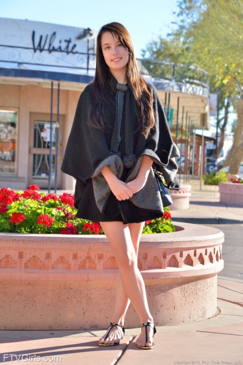 Innocent Teen Aeris 00 800x1203