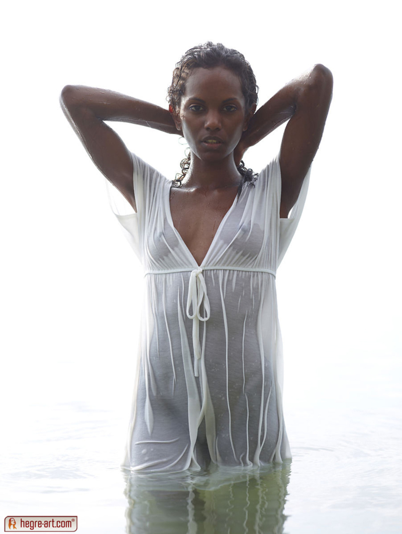 Valerie Wet White 03 800x1064