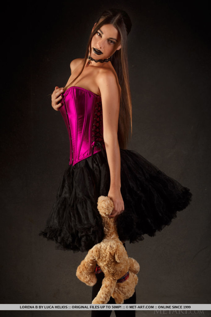 Lorena B 04 800x1201