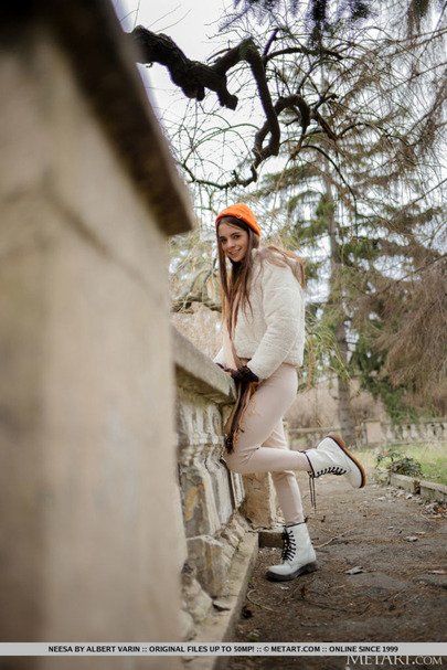 Neesa Scarlet Seduction 00