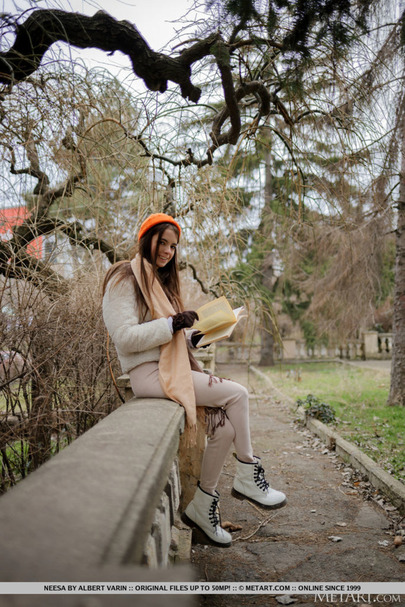 Neesa Scarlet Seduction 01