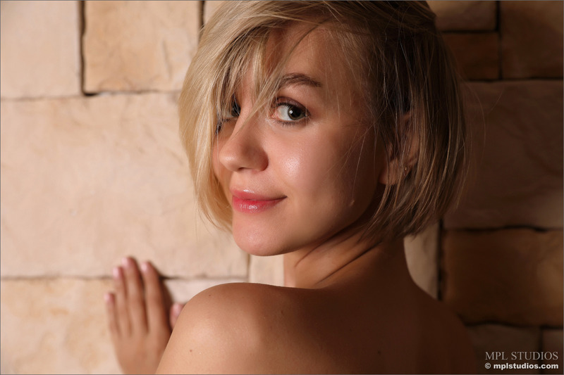 Lana Lane - Aura 04 800x533