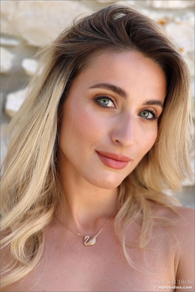 Cara Mell - Rolling With The Flow 03 800 1200
