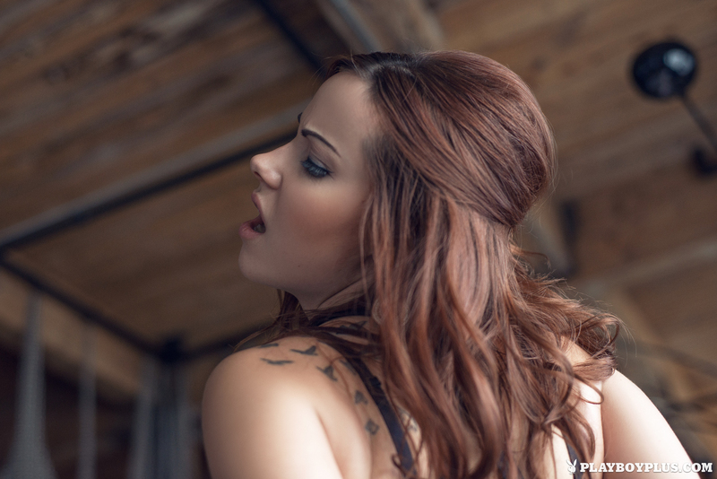 Glamorous babe in black lingerie 04 800x534