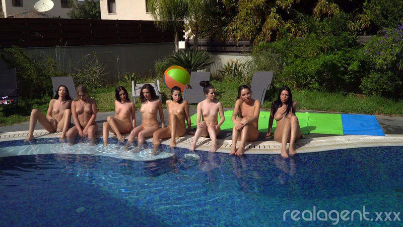 Poolside Party 07 800x450