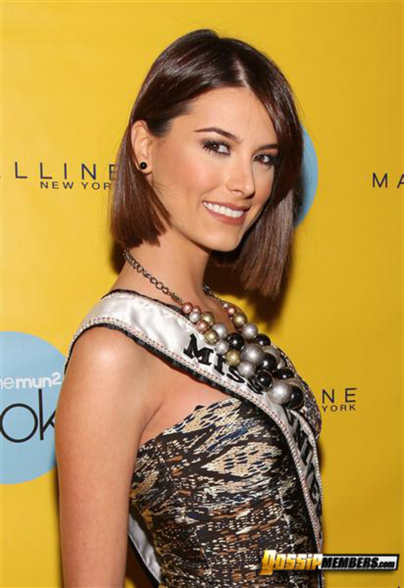 Miss Universe Stefania Fernandez photos 01 800x1165