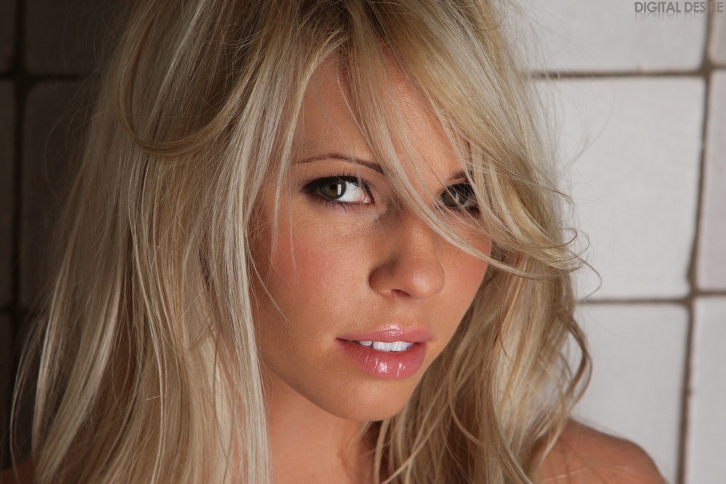 Bailey Rose 00 