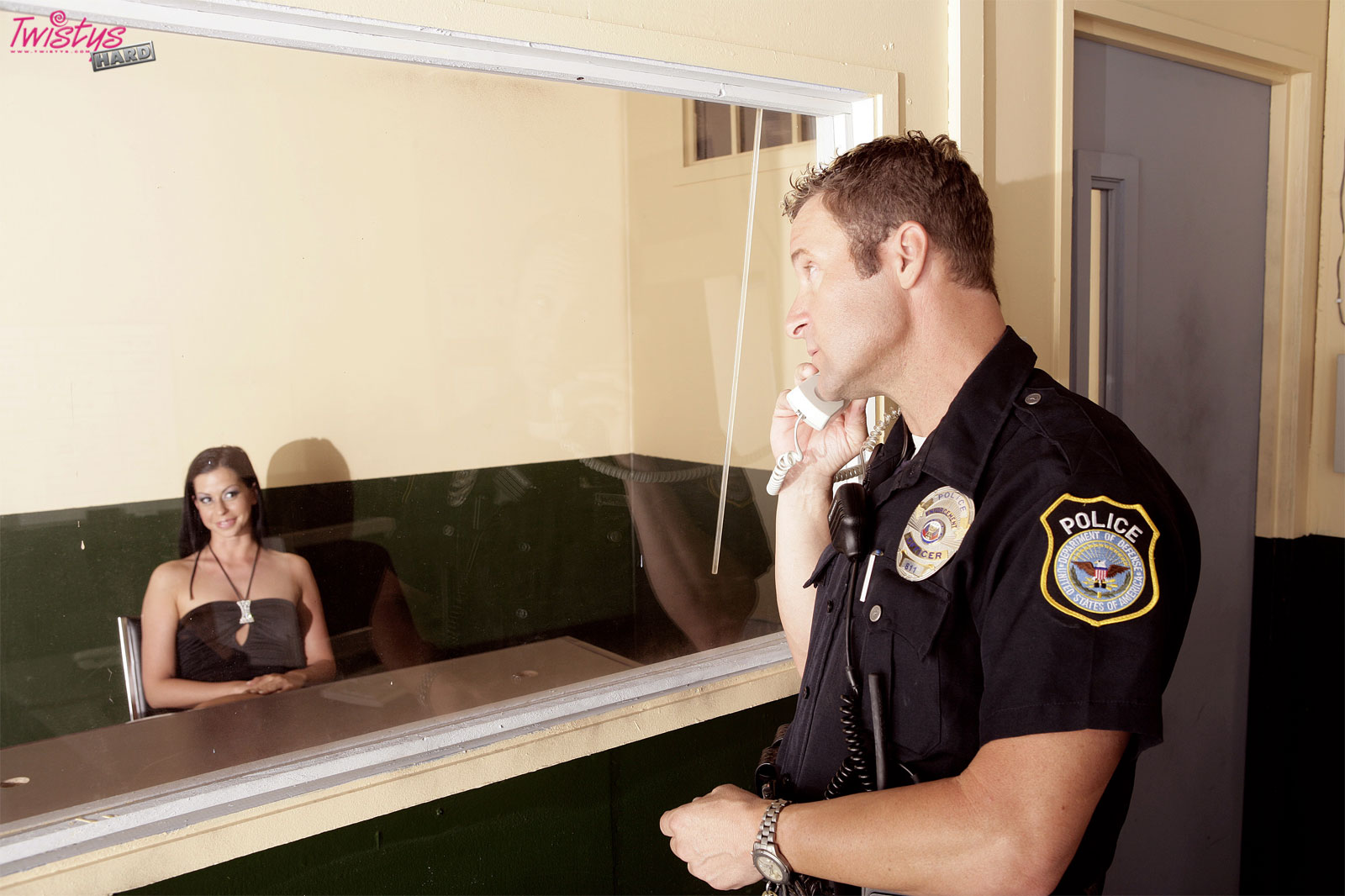 Sexy Babe Seducing Officer 00