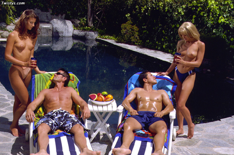 Poolside Service 00 