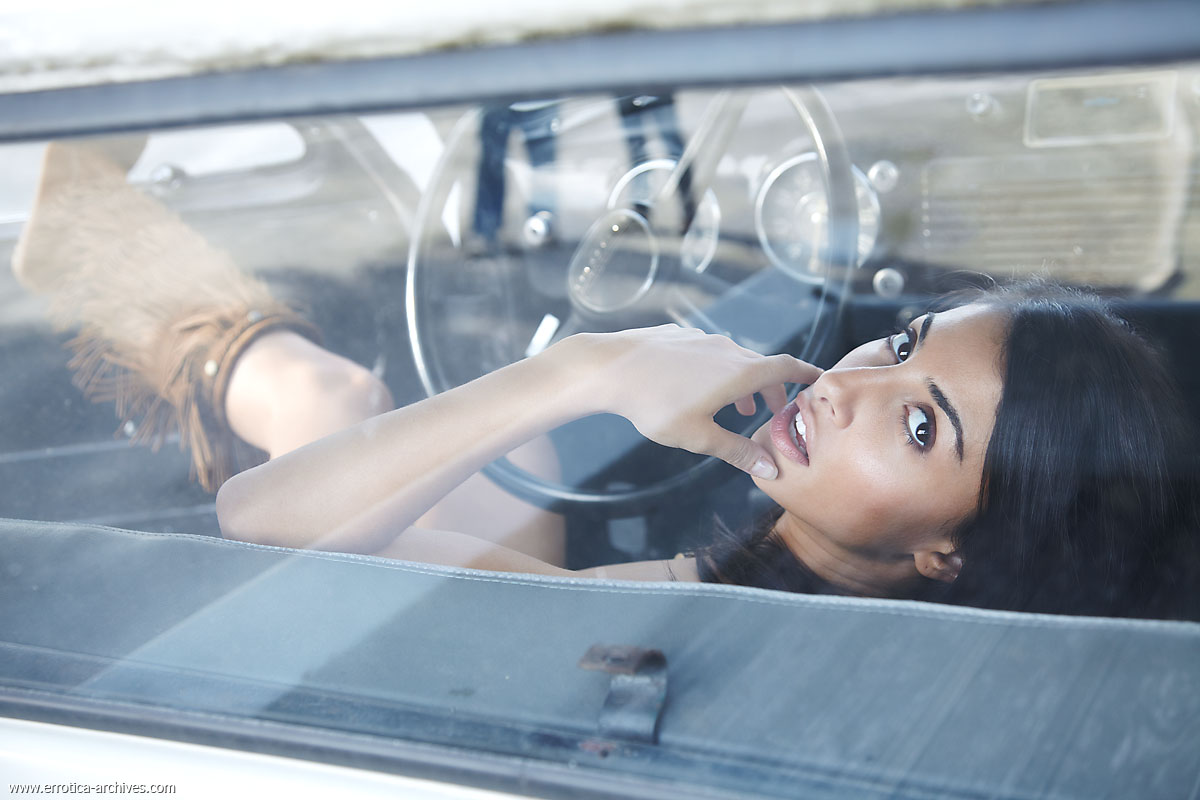 Nadia in Voiture by Erro 07
