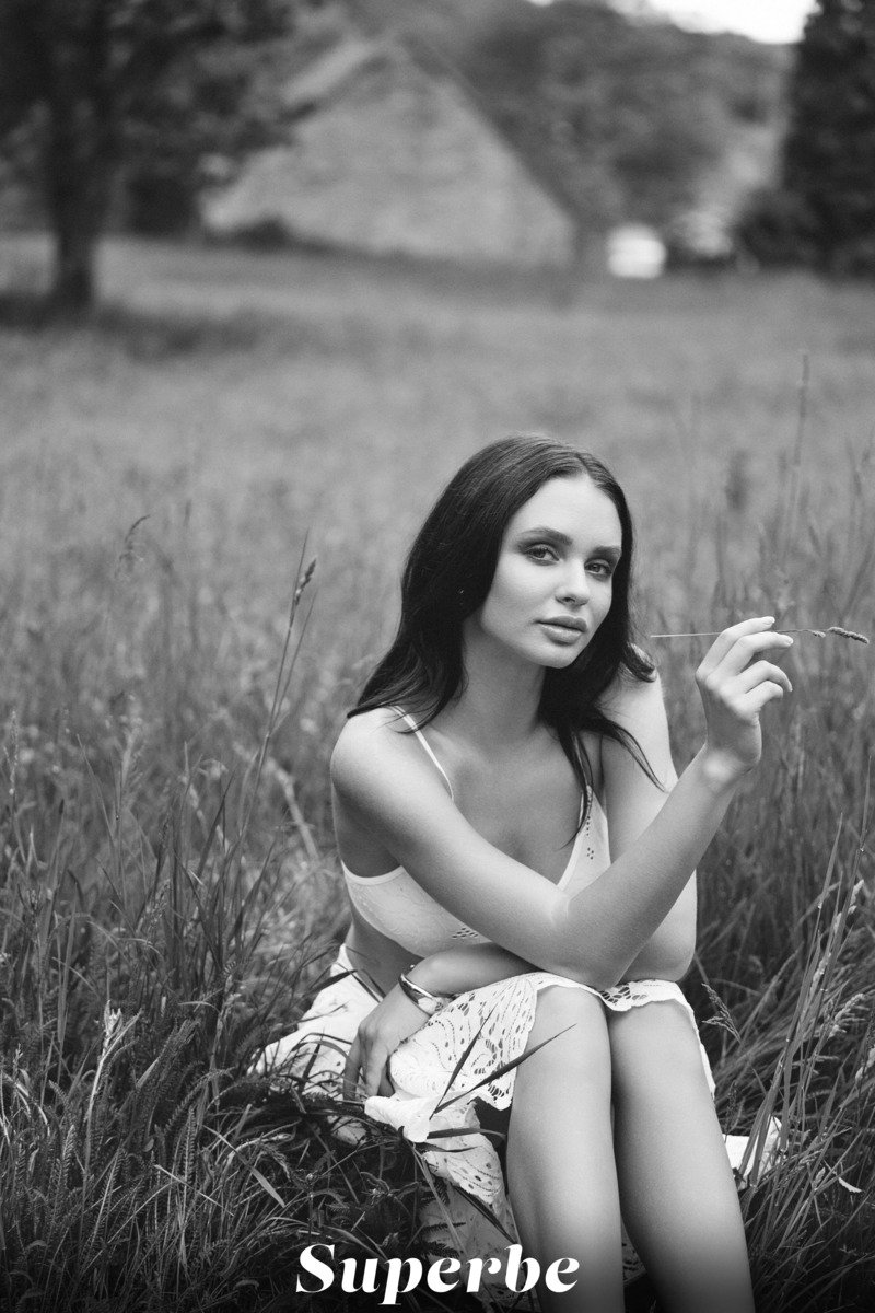 Black And White - Anastasia Gress 03 800 1200