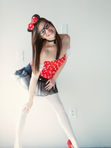 Alison Rey 00