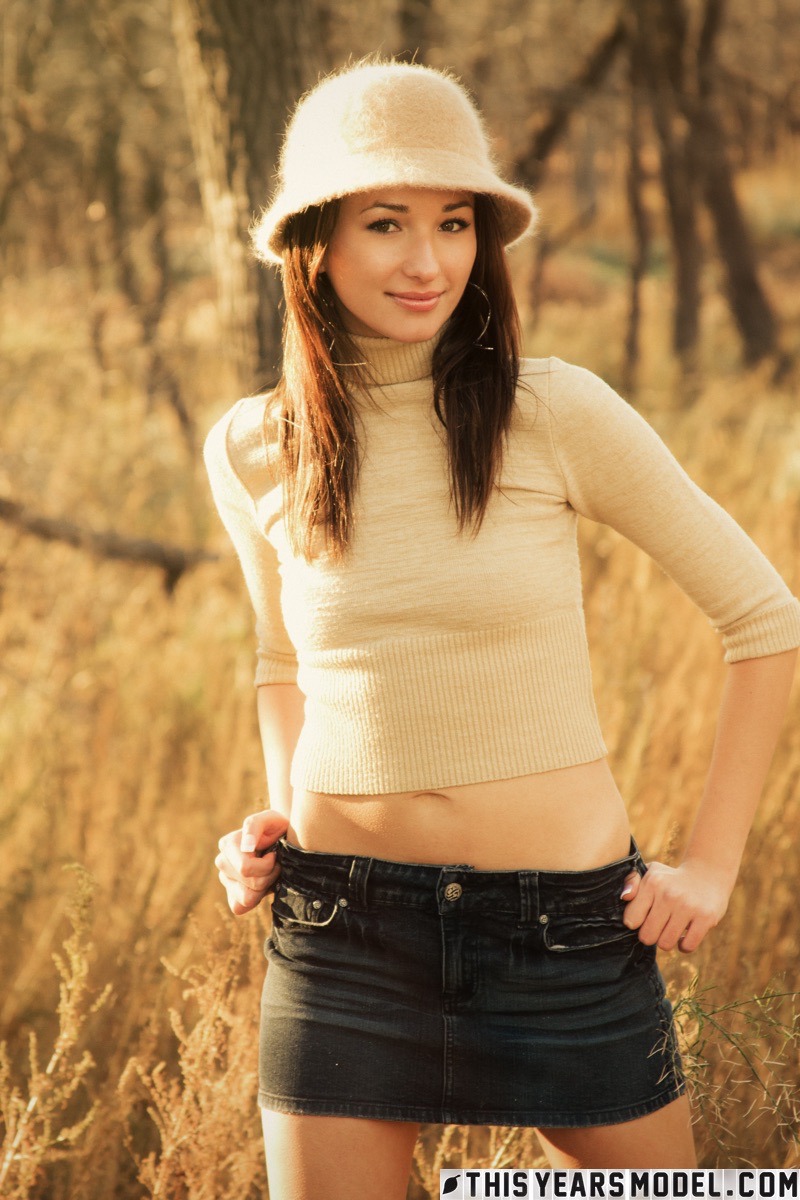 Cute Brunette Sienna 06 800 1200