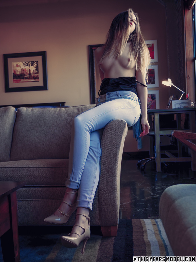 Lana Lea Has Beauty In The Jeans 03 800x1065