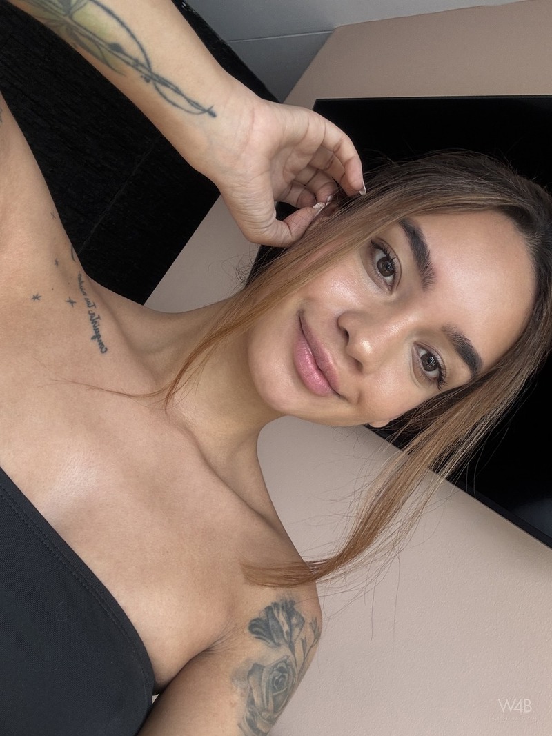 Selfie 4U - Kisses From Dulce 09 800 1067
