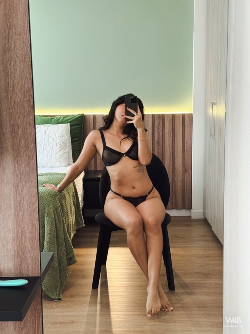 Leyla Grey - Erotic Selfie Greeti 09 800x1066