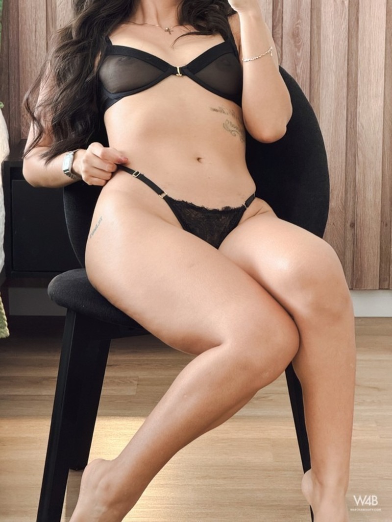 Leyla Grey - Erotic Selfie Greeti 12 800x1066