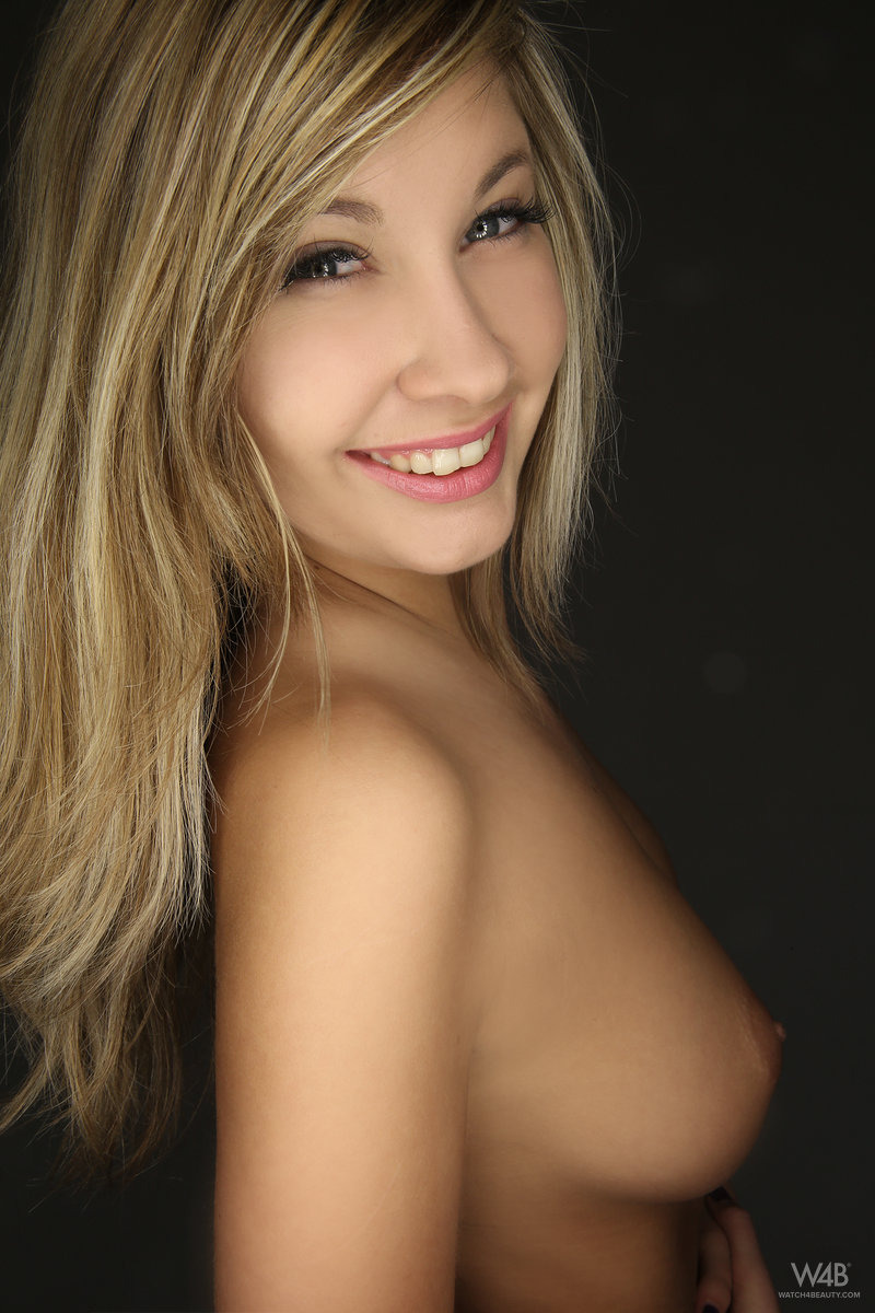 Casting New Model Holy 03 800x1200